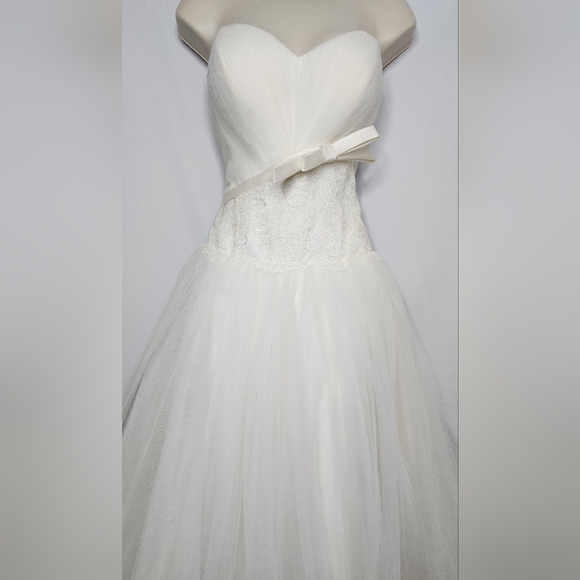 Elegant Ivory Lace/Zipper Multi Layered Wedding Dress - Picture 6 of 16